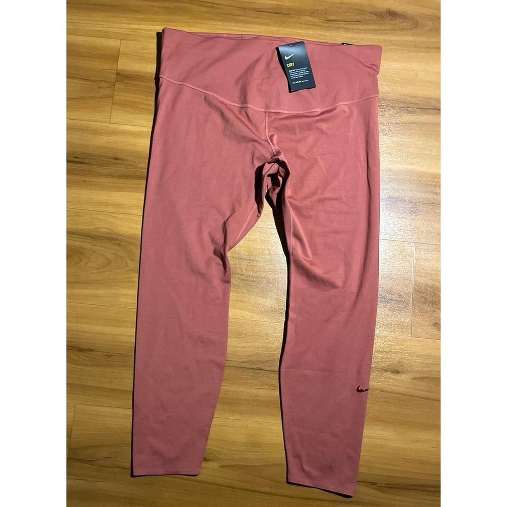 Womens NWT Nike One Luxe Tight Fit Dri-FIT Athletic Capri Leggings